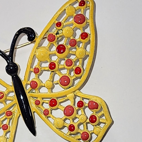 VINTAGE HEDY YELLOW & ORANGE ENAMEL BUTTERFLY BROOCH - OPENWORK DESIGN WINGS - Picture 4 of 8